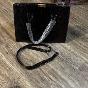Elegant Black Crocodile-Embossed Women's Bag